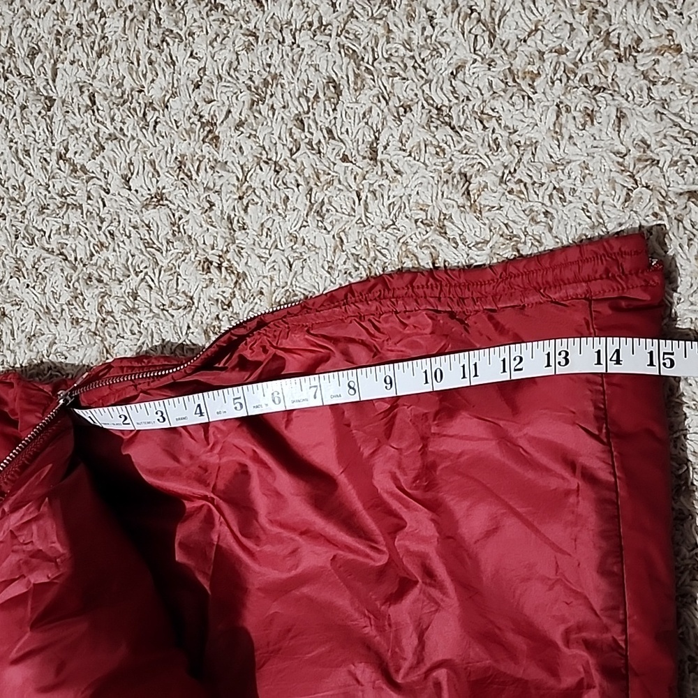 Avilego Red Full Zip  Puffer Vest with Hood - Picture 5 of 7